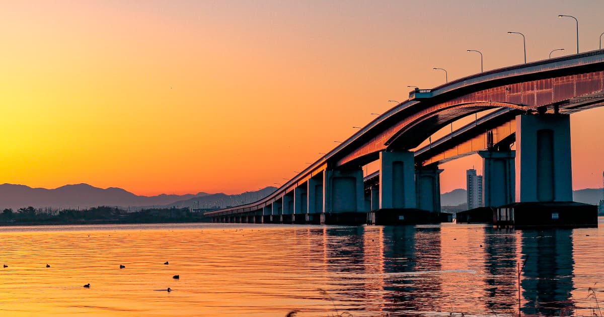 ビワイチ｜夕暮れ時の琵琶湖大橋