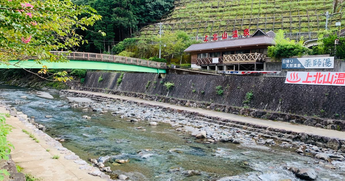 道の駅 吉野路上北山沿いを流れる北山川は透明感があって美しい