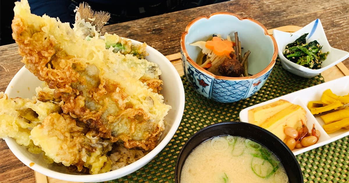 道の駅 奥永源寺渓流の里では美味しい食事をストーブにあたりながらいただける