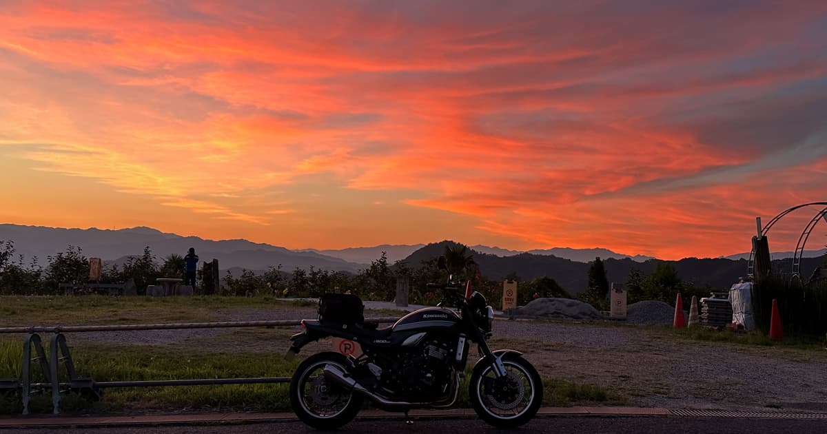 奈良県 山麓線から見た朝日愛車のZ900RS