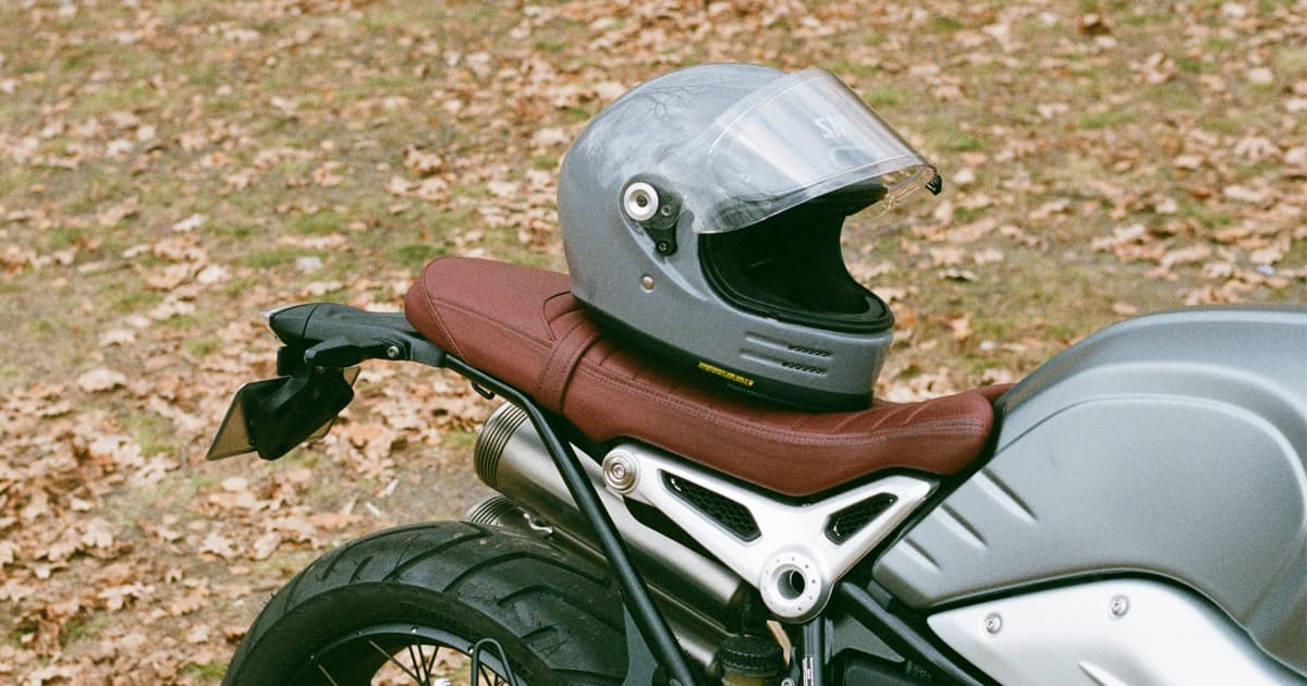 ヘルメットをかぶると頭が痛くなるのは辛い