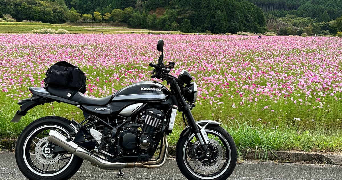 清住コスモス園手前のスペースでバイクと撮影