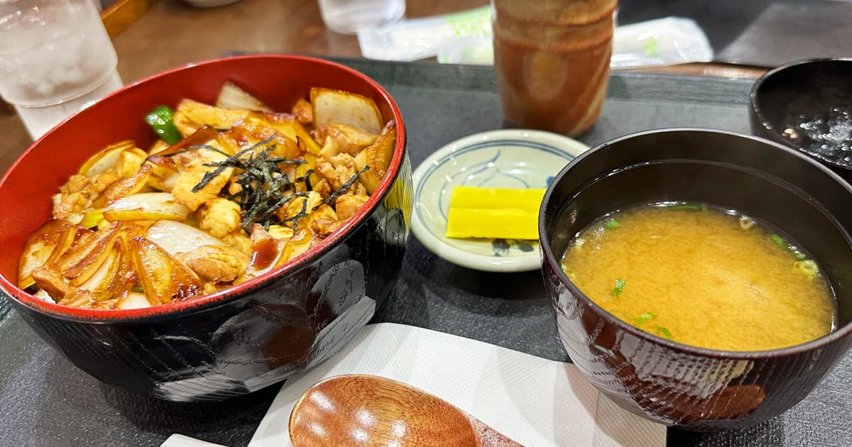 レストラン車留満 の播州百日どりを使った親子丼