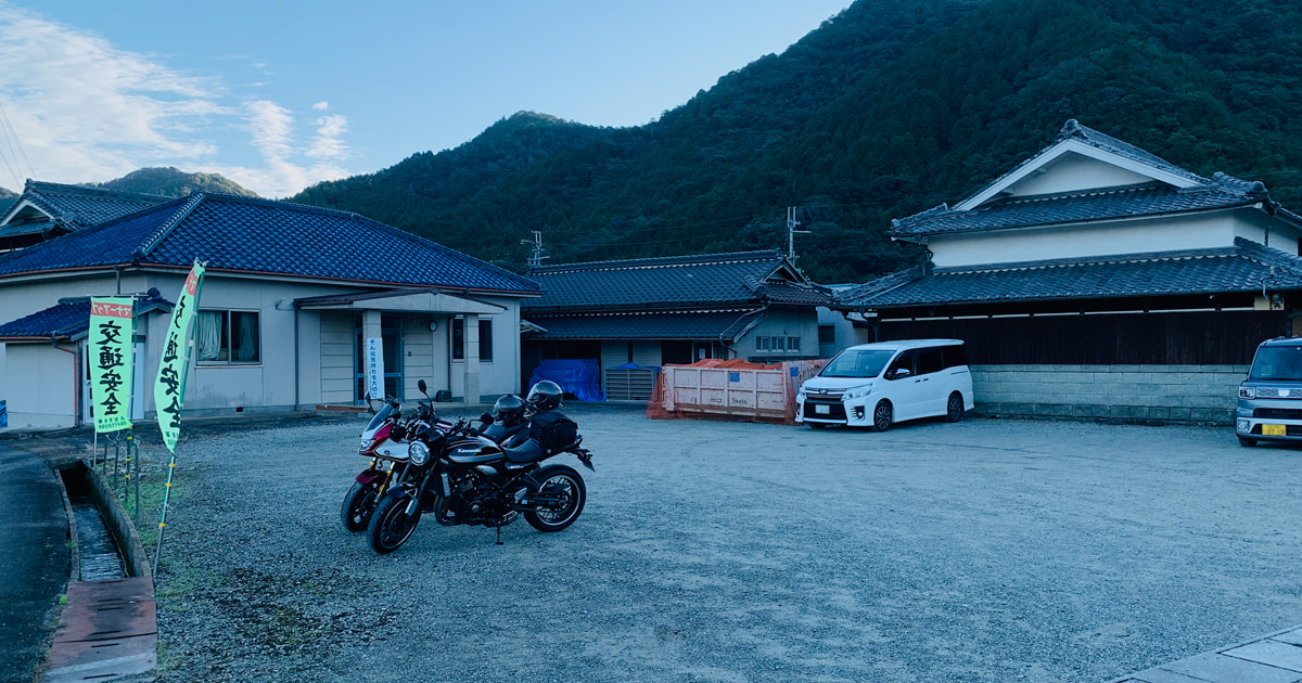 曼珠沙華の里|間子公民館の駐車場に停められる