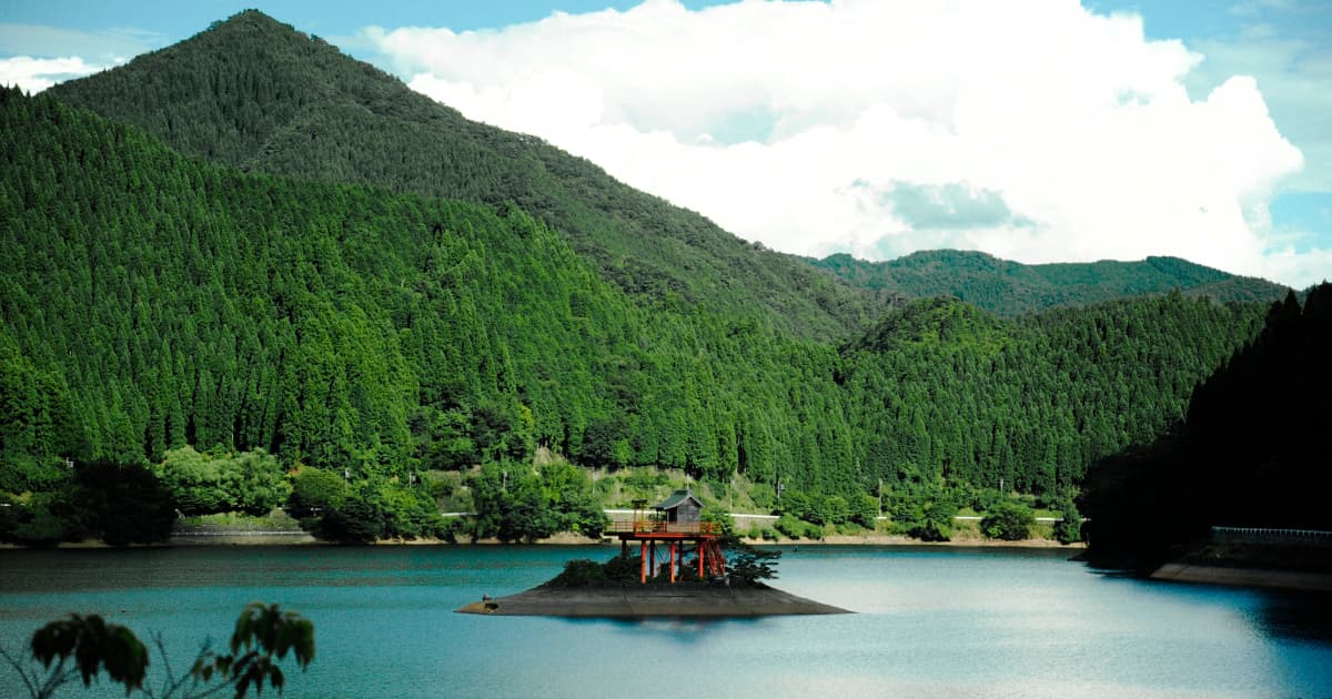 景色の良いルートとして知られている銀山湖周辺