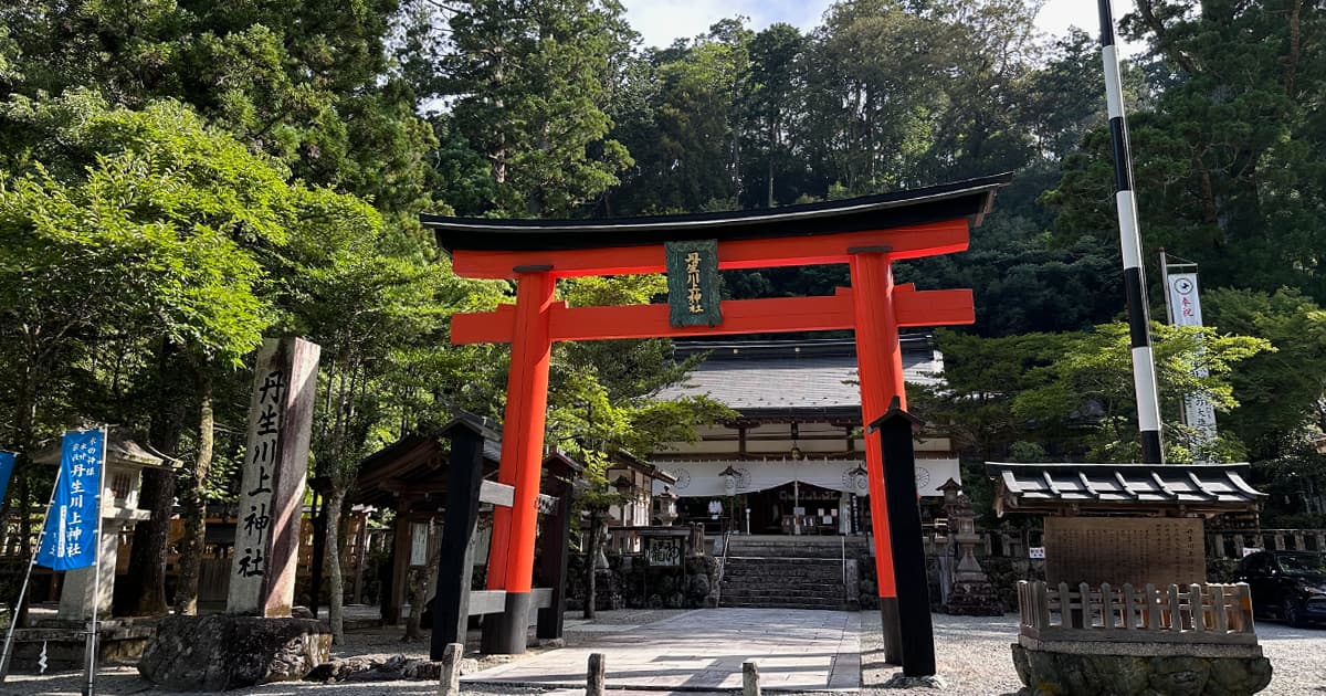 ご祭神「罔象女神(みずはのめのかみ)」は、伊邪奈岐命(いざなぎのみこと)・伊邪奈美命(いざなみのみこと)夫婦神の御子神にして水一切を司る神様。