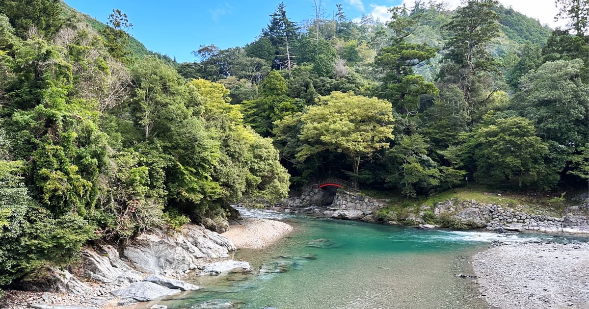 夢淵|朱塗りの蟻通橋の上流に高見川(丹生川)・日裏川・四郷川の3つの川が合流したポイント