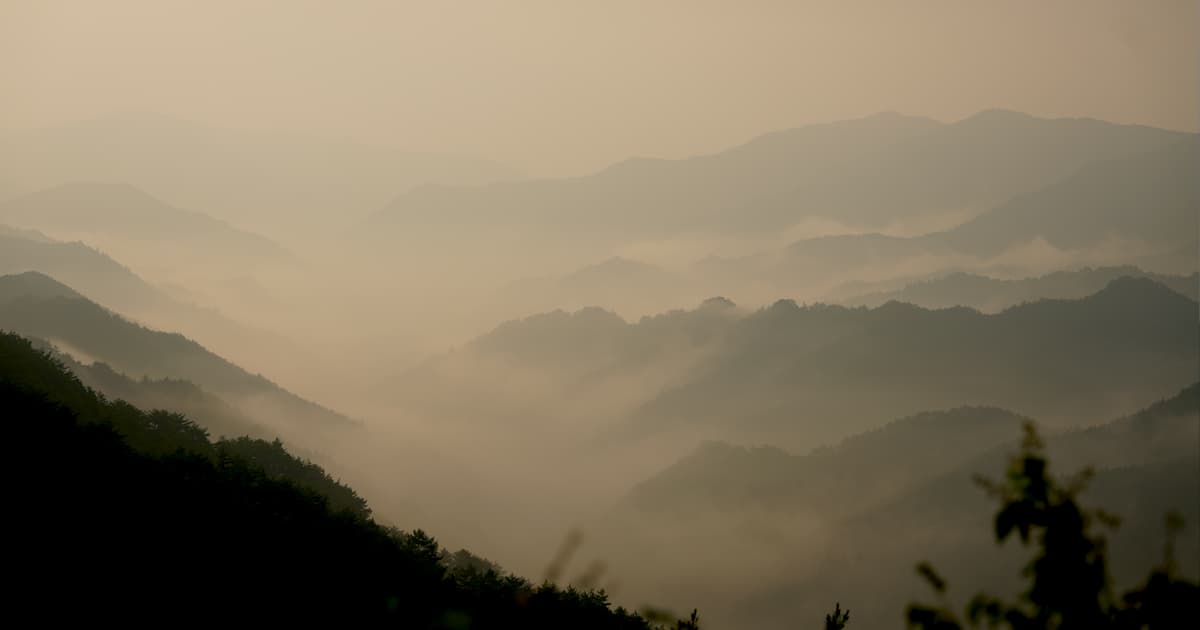 高野辻休憩所(野迫川村)|日が出てきたが雲に覆われているので太陽が見えない