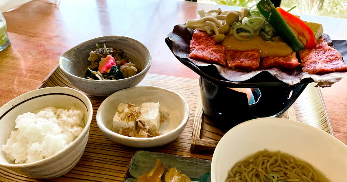 白川郷 けやきの飛騨牛ほうば味噌定食
