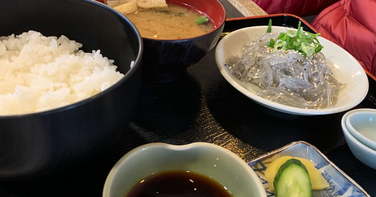 かどや食堂の生しらす丼セット