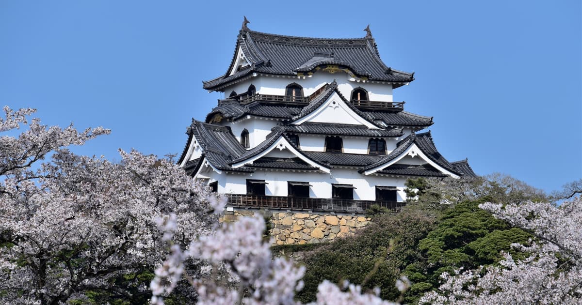 彦根城の天守は3階3重の屋根で構成されている