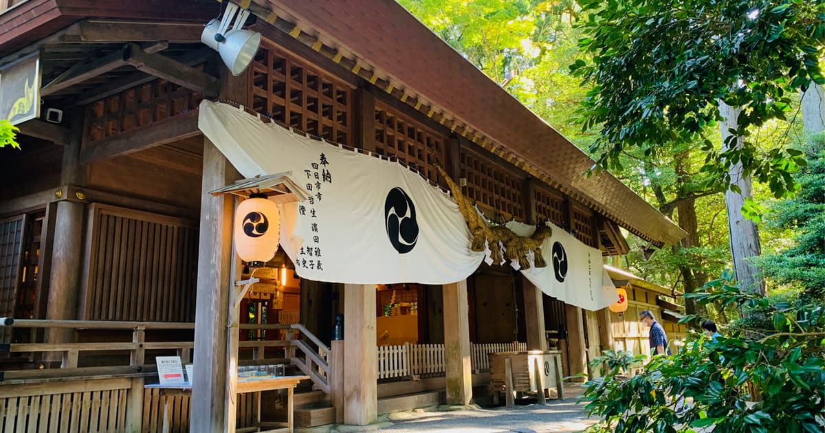 椿大神社の本殿は、厳かな雰囲気の総檜の神明造り